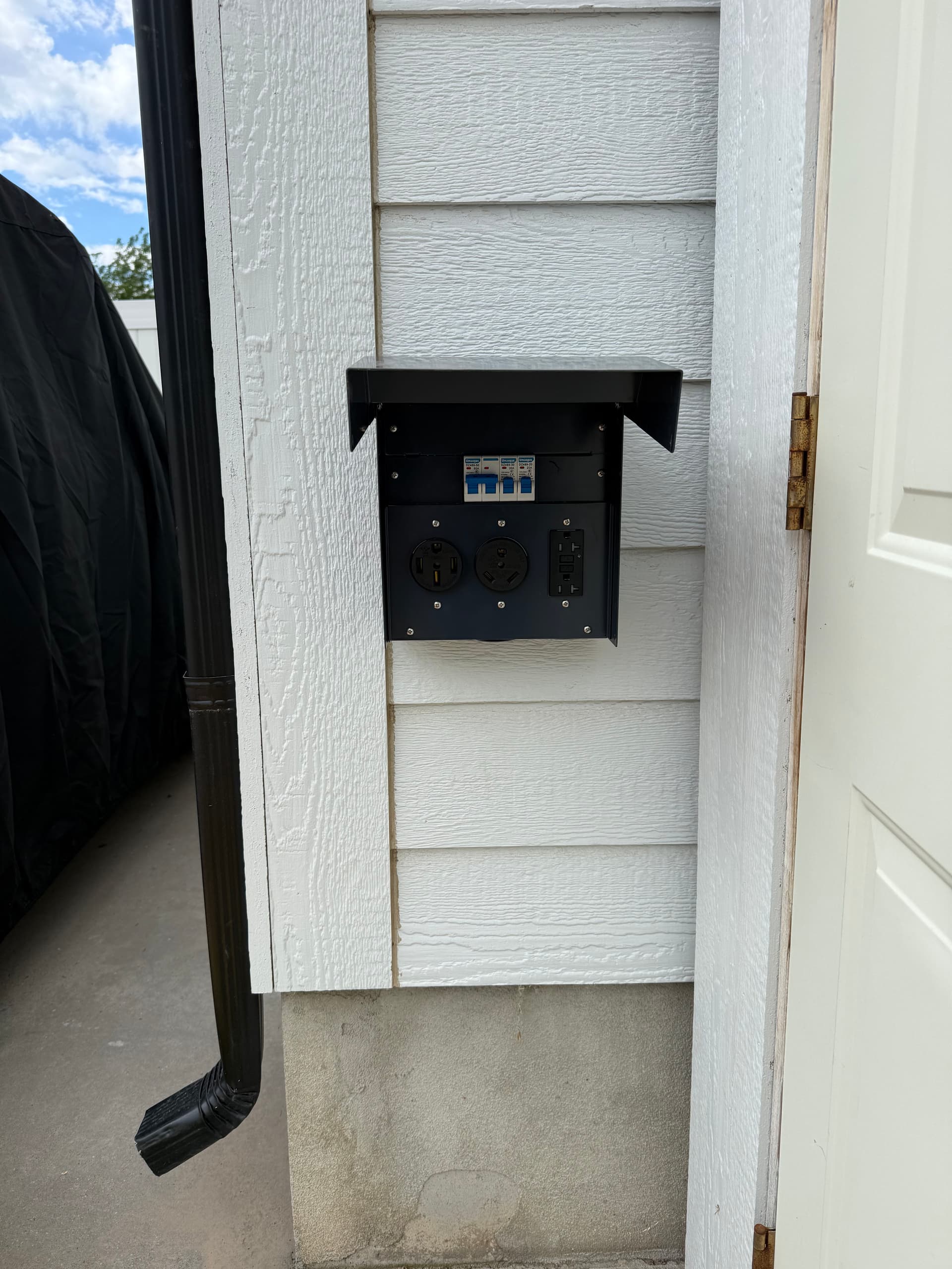 Gallery photos for Exterior Electrical Upgrade with RV Outlet and New Receptacles: Image #4