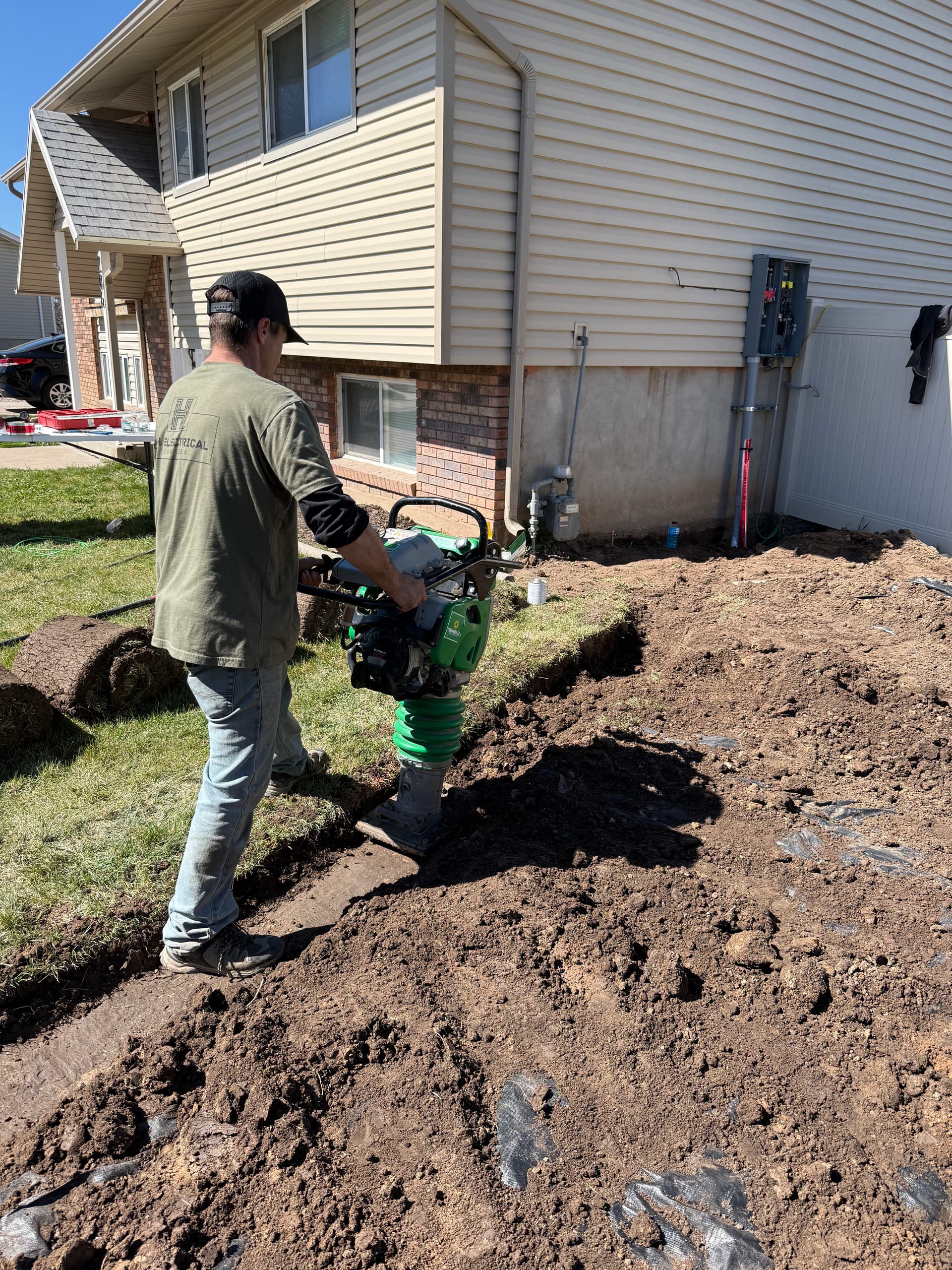 Gallery photos for Boosting Backyard Power with New 200 Amp Electrical Service: Image #5