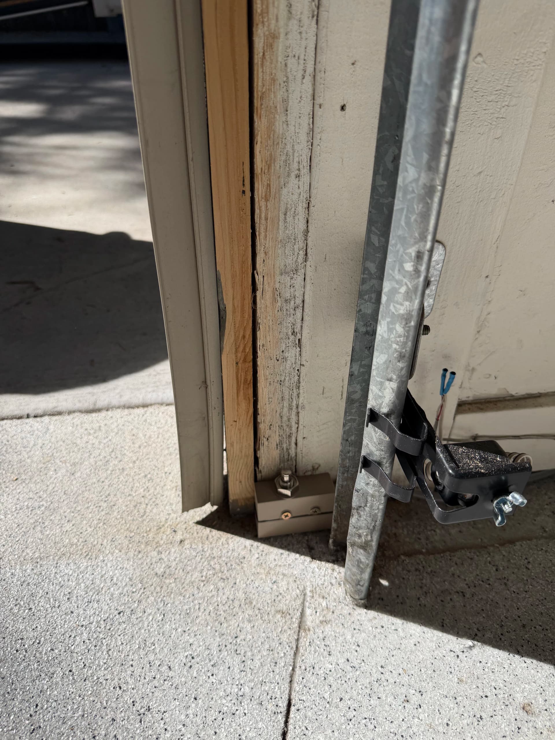 Gallery photos for Smart Garage Lighting and EV Charger Setup That Actually Works Together: Image #3